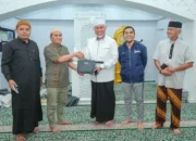 Gubernur Mahyeldi Iktikaf Bersama Warga di Masjid Jihad Perak Kota Padang