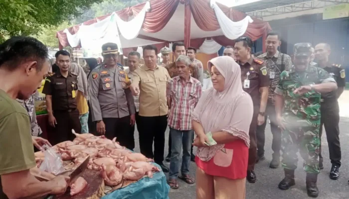 Kejari Pessel Gelar Adhyaksa Peduli Berupa Pasar Murah dan Pangan Murah