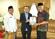 Gubernur Mahyeldi Serahkan Proposal Pembangunan Pusat Kebudayaan Sumbar Rp382,65 Miliar kepada Menteri Kebudayaan