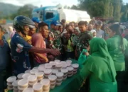 Warga dan Pengendara Motor Serbu Makodim 0311/Pessel, Berebut Ratusan Takjil Gratis