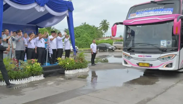 Gubernur Mahyeldi Lepas Peserta Program Balik Gratis, Apresiasi Dukungan Kemenhub untuk Masyarakat Sumbar