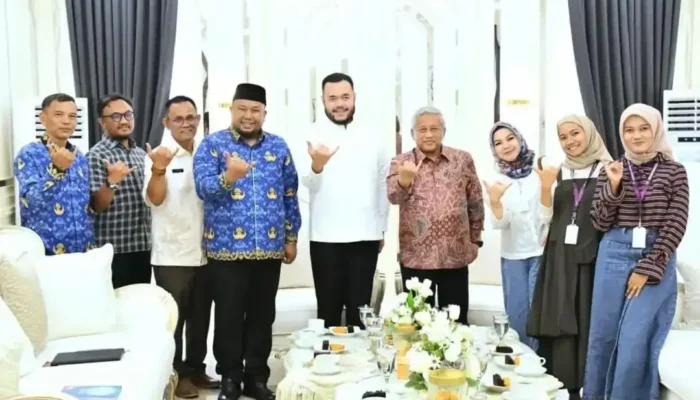 Komut Muhammad Nuh Komit Kolaborasi Bank Mega Syariah dan Perumda AM Kota Padang.