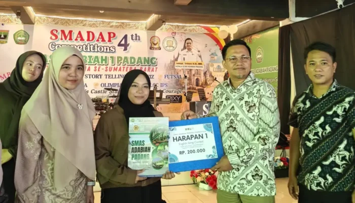 Siswi MAN 2 Padang Raih Harapan 1 English Song Contest SMADAB 4th