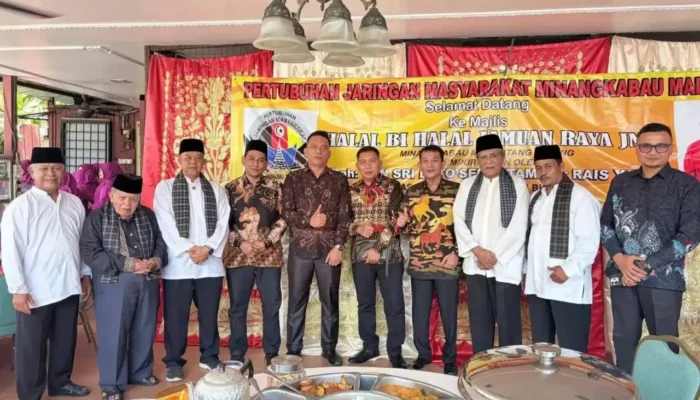 Perantau Minang di Malaysia Halal Bihalal Sambil Bermaaf-maafan di Pondok Makan Setia Menanti