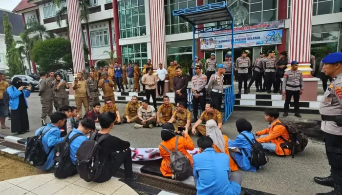 Aksi Damai Aliansi Mahasiswa Pesisir Selatan, Pertanyakan Realisasi Program Unggulan Bupati-Wakil Bupati