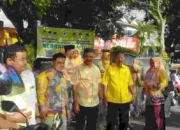 DPD Golkar dan Fraksi Golkar DPRD Pasaman Berbagi Takjil di Jalan Sudirman Lubuk Sikaping