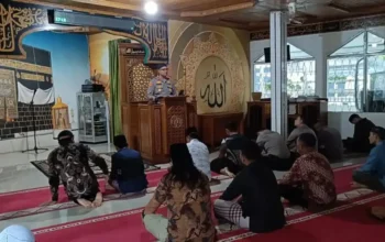 Wakapolres Pessel Jadi Khatib Jumat di Mesjid Nurul Hidayah Polres, Ajak Amar Makruf