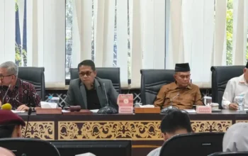 Wakil Ketua DPRD Sumbar Evi Yandri Rajo Budiman Gelar RDP dengan KSPSI dan Aliansi Cipayung Padang