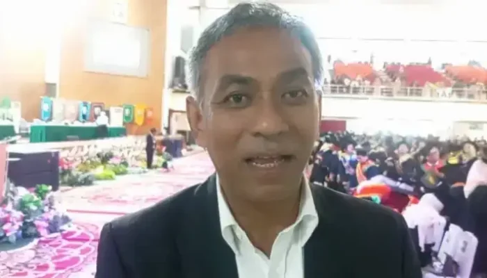 Taslim Chaniago Bangga Mewakili Ketum DPP IKA Unand di Wisuda II Tahun 2026