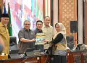 Gubernur Mahyeldi Tekankan Ranperda Harus Realistis dan Berdampak bagi Masyarakat