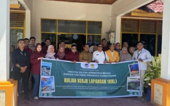 17 Mahasiswa Magister FIS UNP Kuliah Kerja Lapangan ke Pesisir Selatan