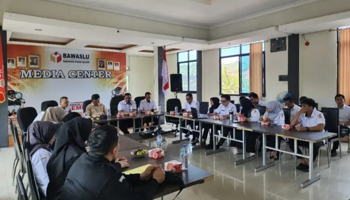 Wujudkan Daftar Pemilih Akurat, Bawaslu Pessel Dorong Sinkronisasi Data Kependudukan