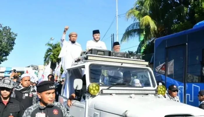 Sambut Tahun Baru Islam 1448 H, Wako Fadly Amran Lepas Ribuan Peserta Parade Tauhid di Kota Padang