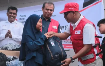 PMI Sumbar Salurkan 1.500 Paket School Kit untuk Anak-anak Terdampak Bencana di Agam, Pesisir Selatan dan Tanah Datar