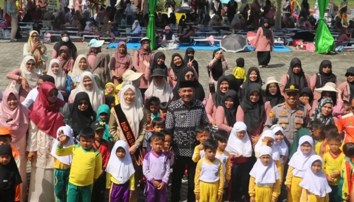 Hadir HUT IGTKI-PGRI ke-76, Bupati Safni Sampaikan Guru Berprestasi dan Hafidz Qur’an Diapresiasi Berangkat Umroh