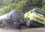 Tak Sanggup Menanjak Pendakian Bukit Biawak Painan, Mobil CPO Tersandar
