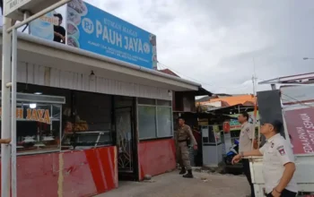 Bapenda Kota Padang Bongkar Reklame yang Tidak Memiliki Izin dan Telah Habis Izin Masa Tayang