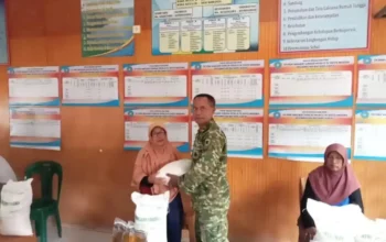 Agar Tepat Sasaran Bantuan Kemensos, Babinsa Turun Lakukan Pendampingan di Batang Kapas