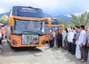 Ketua DPRD Pasaman Dampingi Bupati Lepas Jemaah Haji