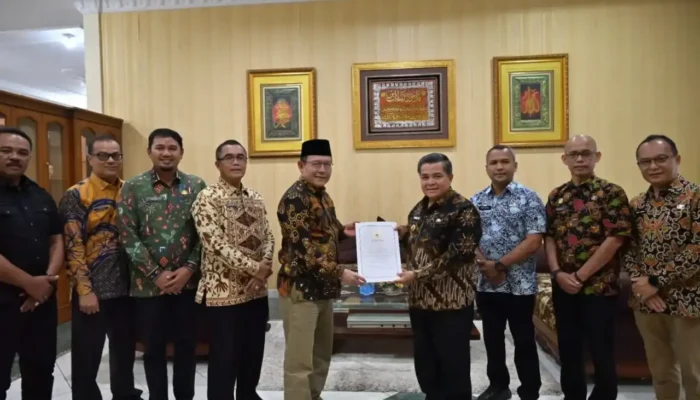 Pemko Payakumbuh Salurkan Bantuan Keuangan Rp1 Miliar kepada Pemkab Agam