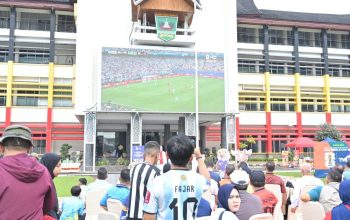 Ribuan Warga Padati Nobar Piala Dunia di Kantor Gubernur, Mahyeldi Pastikan Nobar Berlanjut Hingga Final