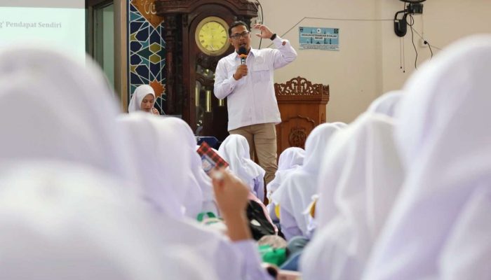 Literasi Sehat Bermedia Jadi Bekal Utama Siswa Baru SMAN 1 Padang di MPLS