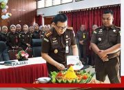 Kajari Pessel Peringati HBA ke-66 dengan Syukuran Potong Nasi Tumpeng
