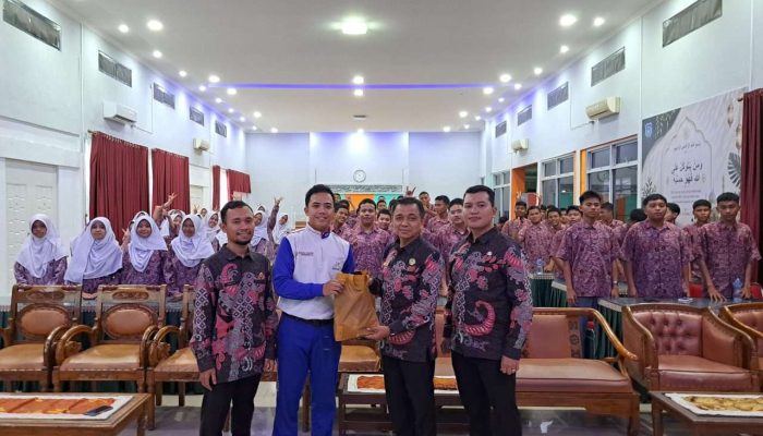 70 Siswa MAN 2 Padang Ikuti Pelatihan Safety Riding dari Honda Menara Agung