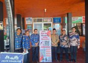 Perluas Akses Informasi, Bawaslu Pesisir Selatan Distribusikan X-Banner PPID ke Sejumlah Kantor Layanan Publik