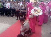Sujud Syukur dan Haru, AKBP Derry Indra Tinggalkan Polres Pessel