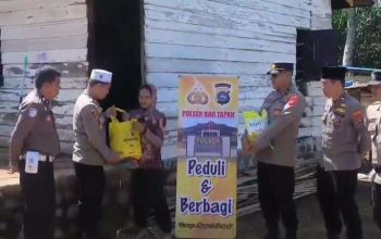 Dikumpulkan dari Sedekah Anggota, Kapolsek Tapan Salurkan Sembako pada Warga