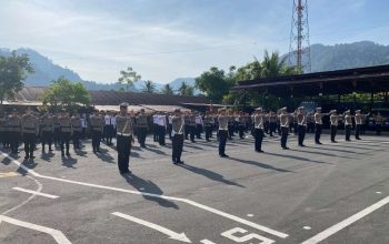 Tingkatkan Kemampuan Latkatpuan, Personil Polres Pessel Peragakan 12 Gerakan Pengaturan Lalu Lintas