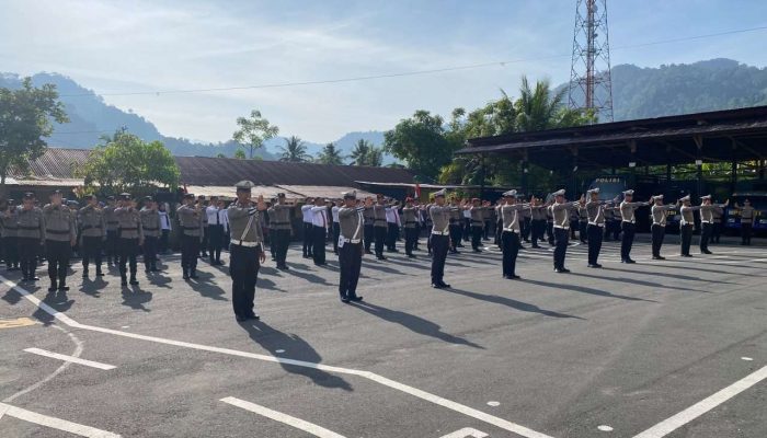 Tingkatkan Kemampuan Latkatpuan, Personil Polres Pessel Peragakan 12 Gerakan Pengaturan Lalu Lintas