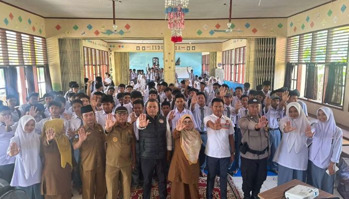 Jadi Pembina Upacara Bendera, Kasat Narkoba Hardi Yasmar Ajak Pelajar “Say No To Drugs”