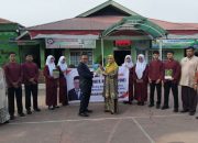 Anggota DPRD Padang Haji Beben Serahkan Bantuan Buku untuk SMPN 11, SMPN 21 dan SMPN 23