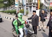 Wako dan Forkopimda Kota Payakumbuh Bagikan Ratusan Bendera Merah Putih