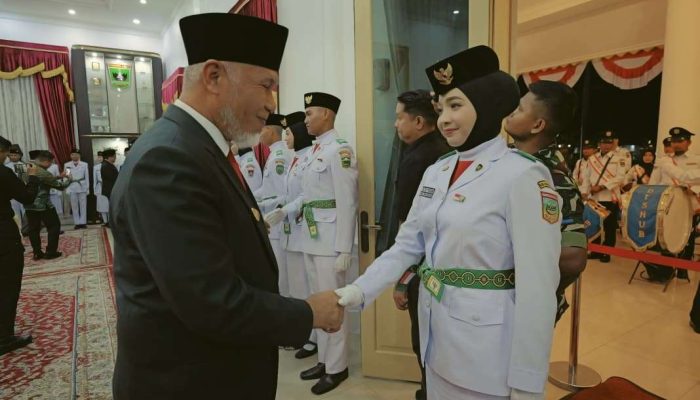 Pengukuhan Paskibraka Sumbar 2026, Mahyeldi Tekankan Pembentukan Karakter Generasi Muda