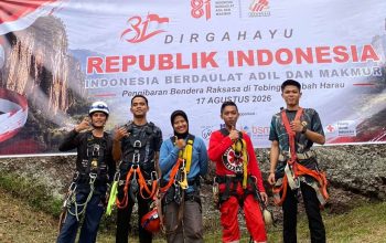 FPTI Sumbar Kibarkan Merah Putih Raksasa di Tebing Harau, Tandai Kebangkitan Panjat Tebing Sumbar
