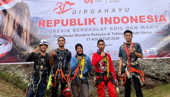 FPTI Sumbar Kibarkan Merah Putih Raksasa di Tebing Harau, Tandai Kebangkitan Panjat Tebing Sumbar