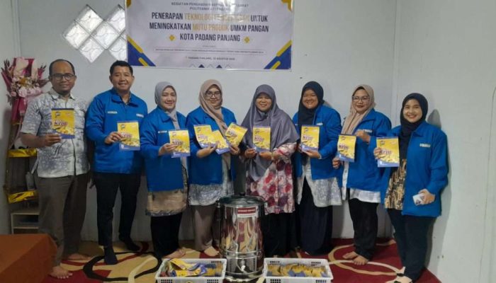 Gandeng UMKM Mahya Krang Keju, Dosen Politeknik ATI Padang Beri Pelatihan Teknologi Pengemasan bagi UMKM Pangan Kota Padang Panjang