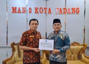 MAN 2 Padang Salurkan Donasi Rp12,5 Juta untuk Korban Gempa NTT