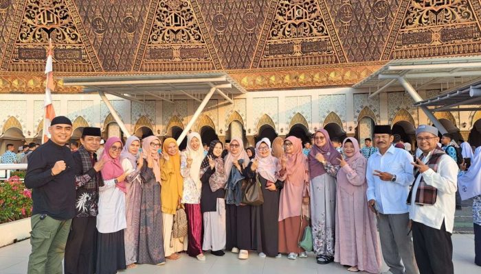 Warga MAN 2 Padang Hadiri Subuh Mubarakah dan Maulid Nabi Bersama Sekjen Kemenag