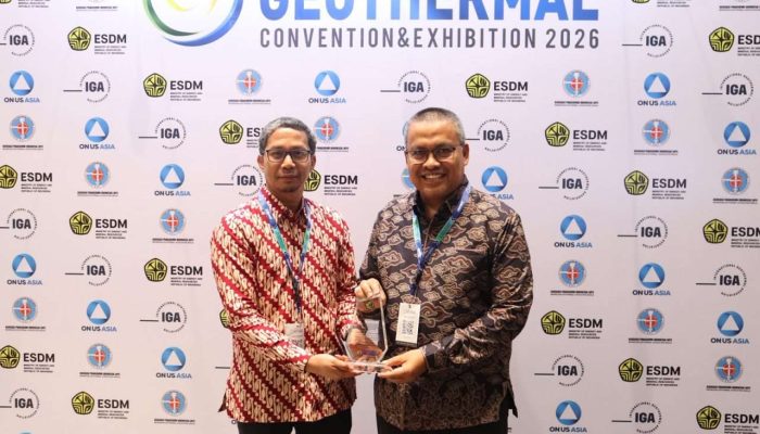 Pemprov Sumbar Raih Penghargaan Pendukung Investasi Panas Bumi dari Kementerian ESDM