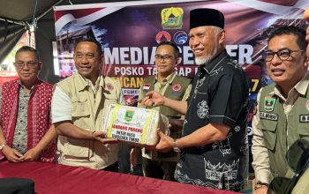 Pemprov Sumbar Salurkan 2,1 Ton Rendang untuk Korban Bencana di NTT