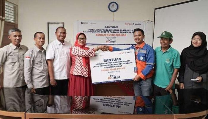 Pupuk Kaltim Bantu Pulihkan Pertanian Pascabanjir di Padang, Tiga Kelompok Tani Terima Bantuan