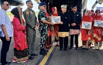 LKAAM Sumbar dan Gebu Minang Salurkan 5 Ton Rendang untuk Warga Terdampak Bencana NTT