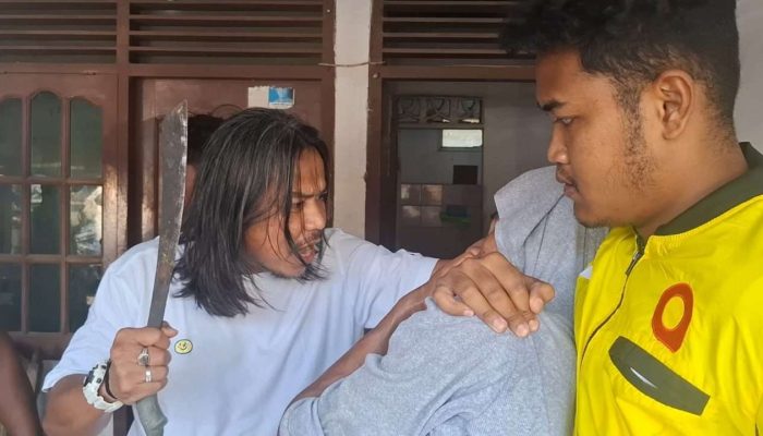 Laporan Warga via Call Center 110 Tim Klewang Amankan Pria Bawa Parang, Nangis Ketika Diamankan
