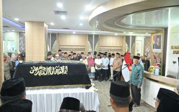 Gubernur Mahyeldi Lepas Jenazah Kadis Kebudayaan Syaiful Bahri, Kenang Dedikasi hingga Akhir Pengabdian