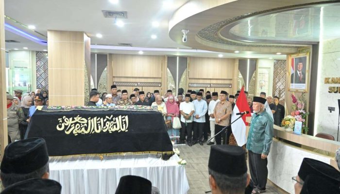 Gubernur Mahyeldi Lepas Jenazah Kadis Kebudayaan Syaiful Bahri, Kenang Dedikasi hingga Akhir Pengabdian