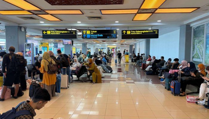 Erupsi Anak Gunung Krakatau, 21 Penerbangan di Bandara Minangkabau Dibatalkan
